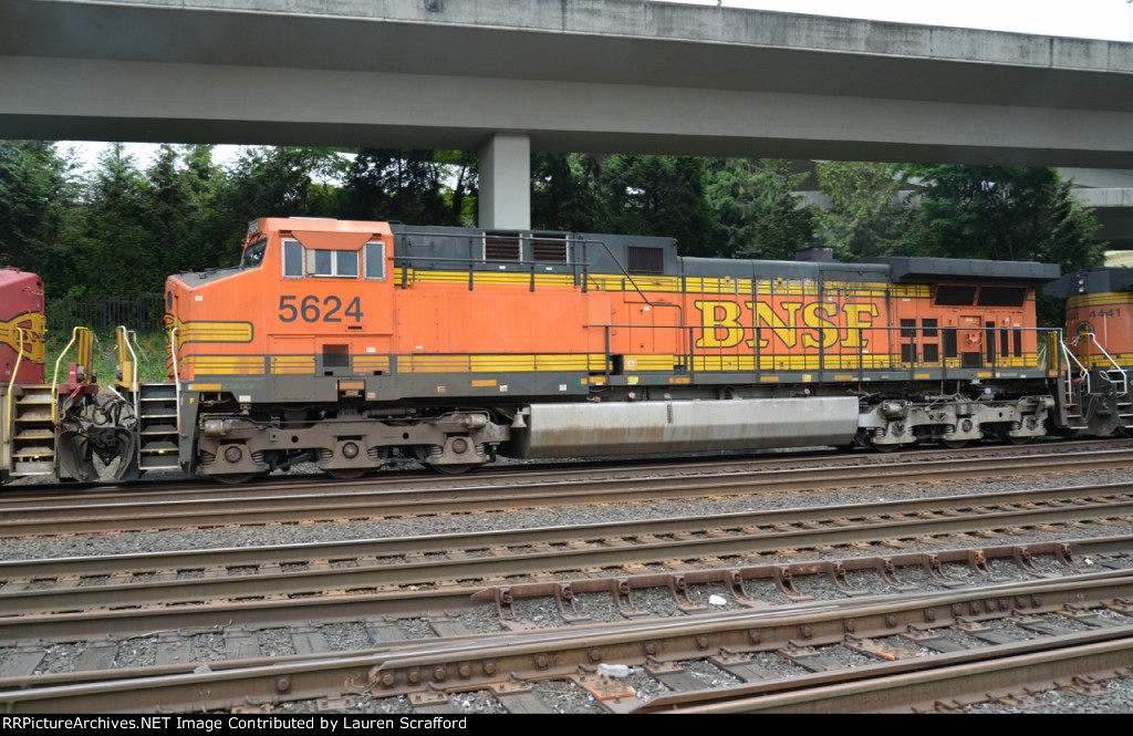 BNSF 5624 N/B